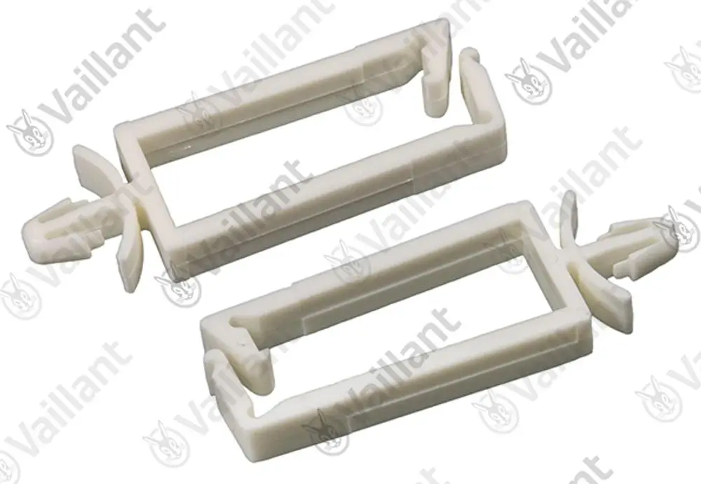 Zwei weiße Clips von Vaillant, die eine rechteckige Form mit seitlichen Halterungen aufweisen. Sie sind wahrscheinlich für die Befestigung vorgesehen.